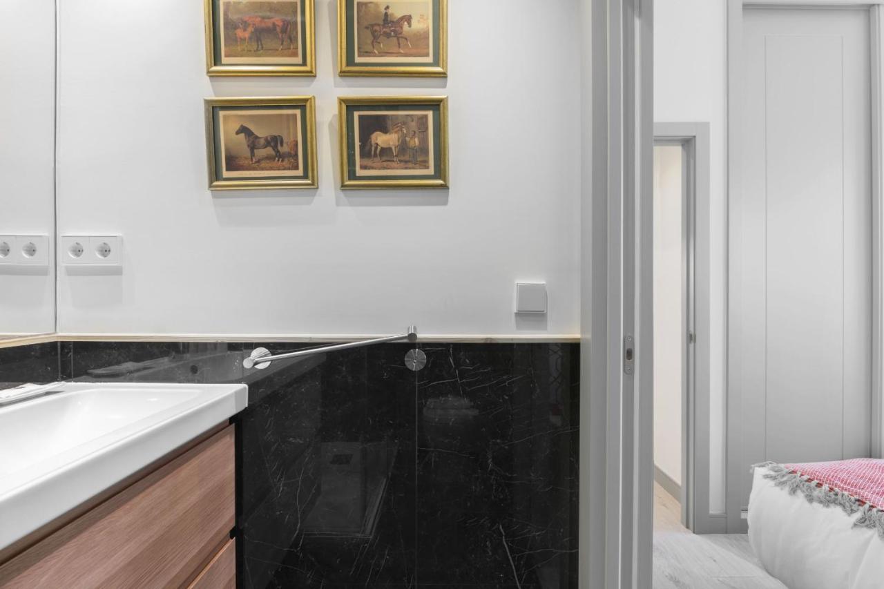 Apartment 3 Bedrooms 2 Bathrooms Furnished - Salamanca - Elegant - Mintystay *