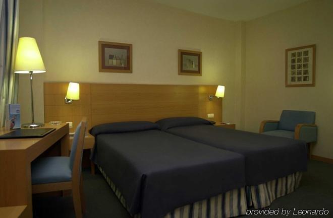 Hotel Infanta Mercedes 2*