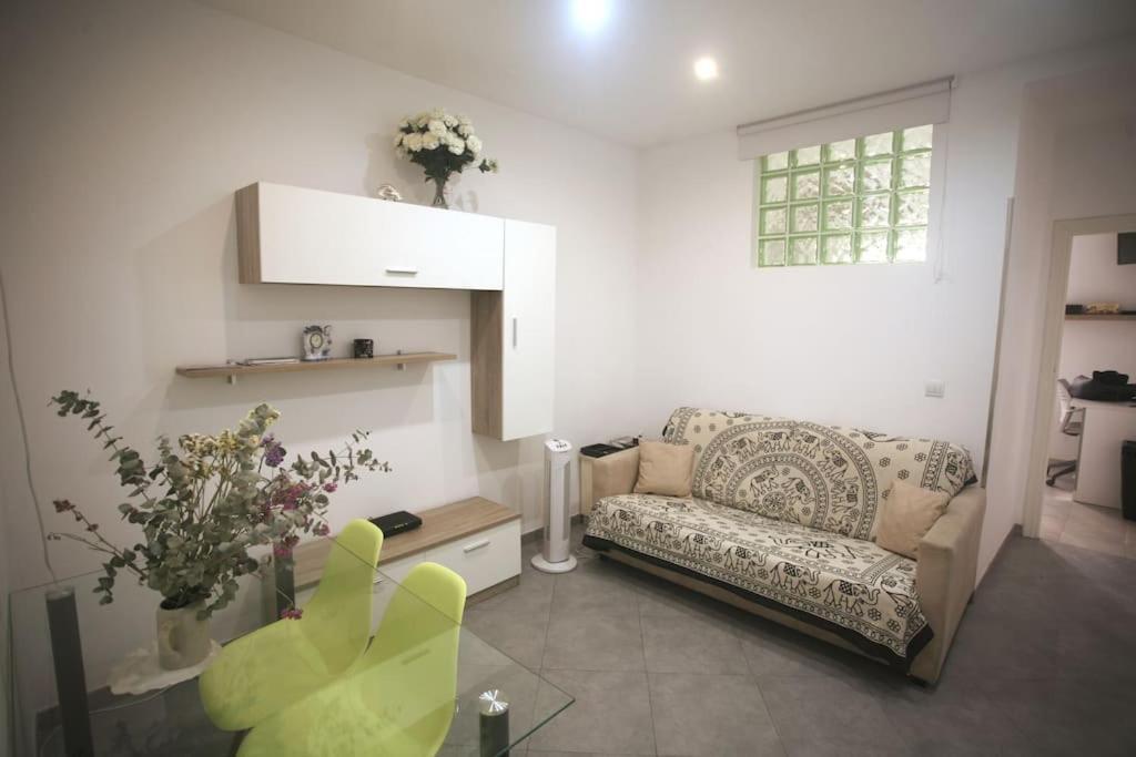 Divina Malasana Apartment