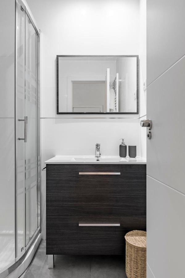 Apartamento Cozy 2 Bedroom With Patio Madrid