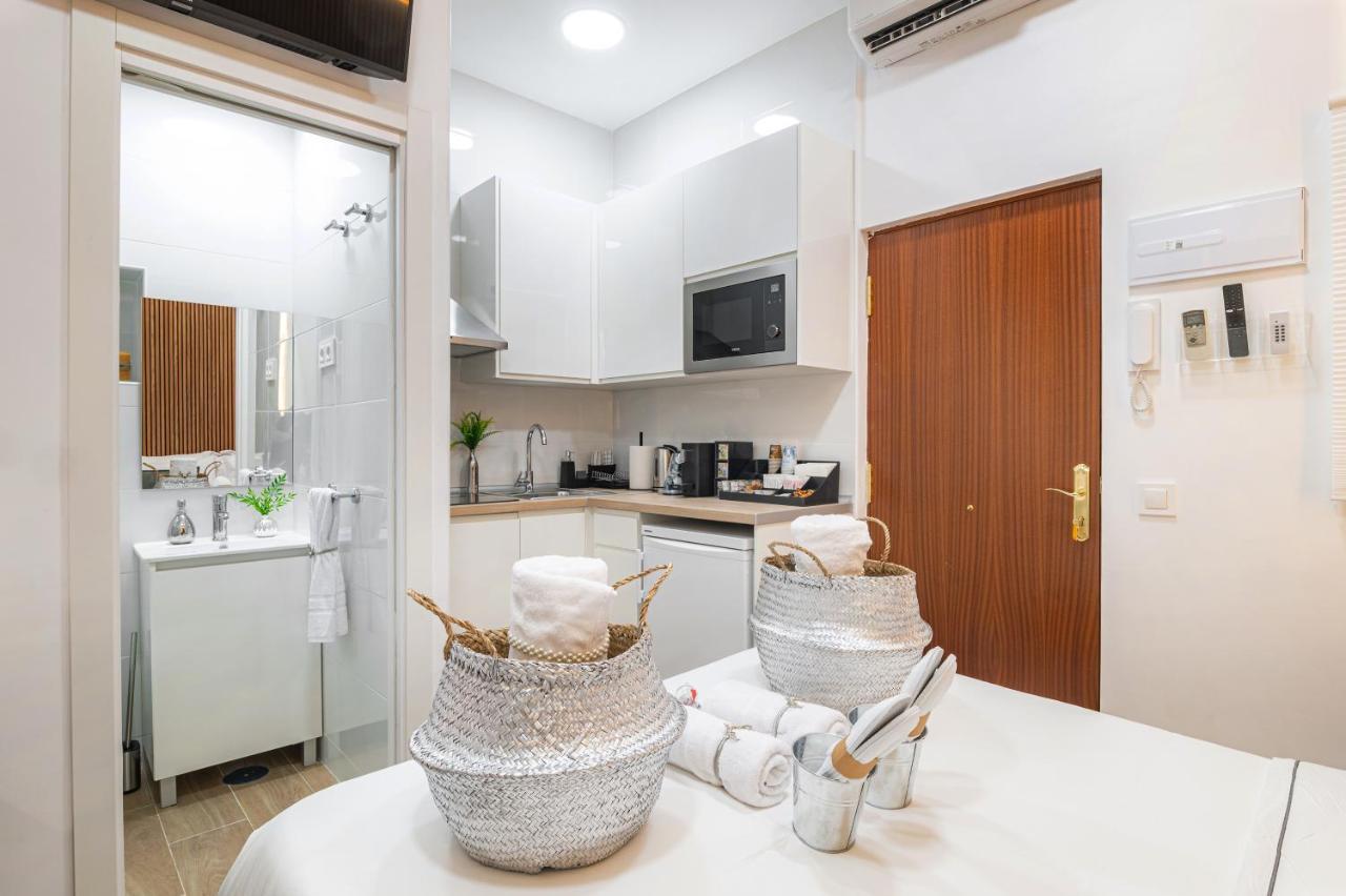 Sleep, Shower And Coffee Near Madrid's Gran Via Apartamento