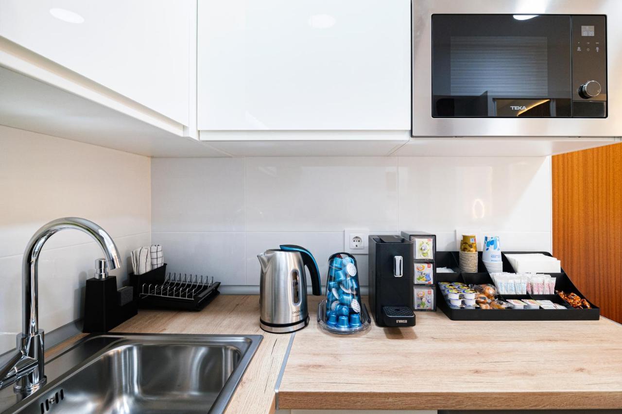 Sleep, Shower And Coffee Near Madrid's Gran Via Apartamento