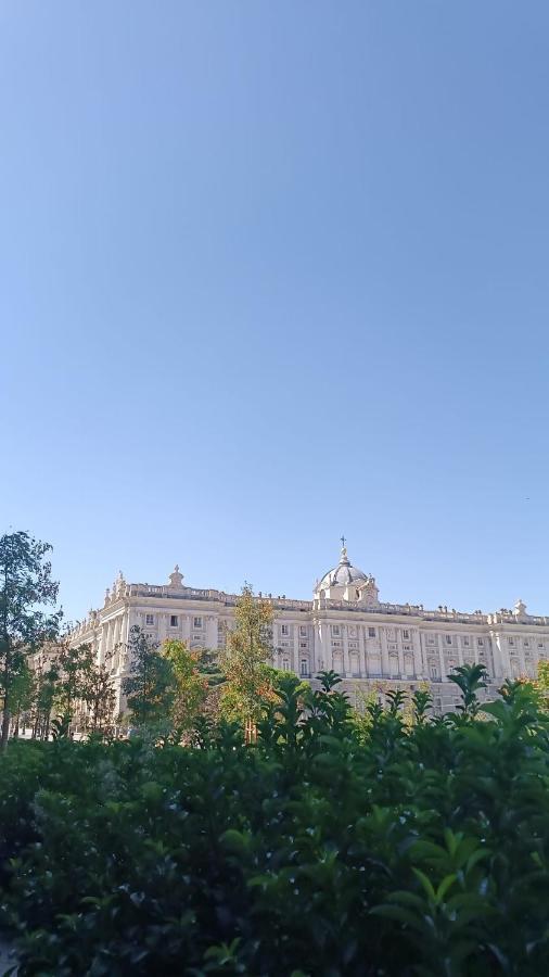 Con Balcon Y Bano Exclusivo Solo Ti Habitación en casa particular Madrid
