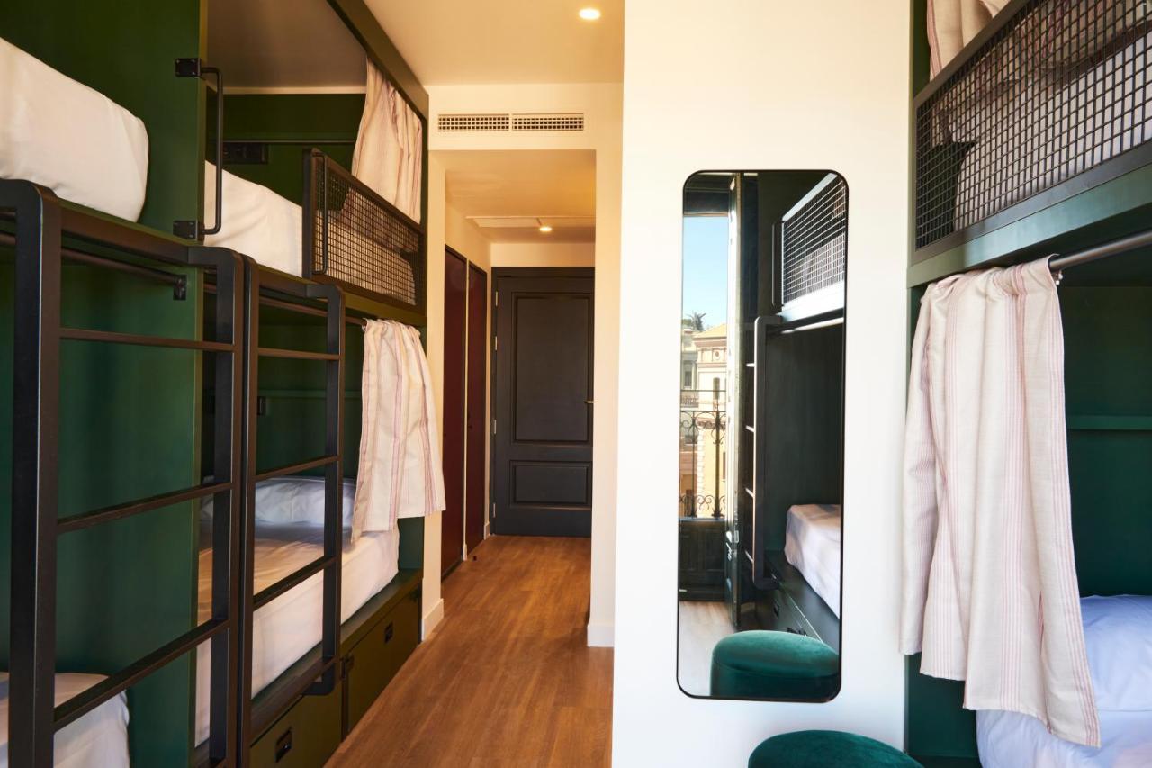 Hostel Latroupe Prado Madrid