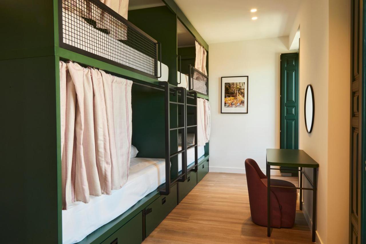 Hostel Latroupe Prado Madrid