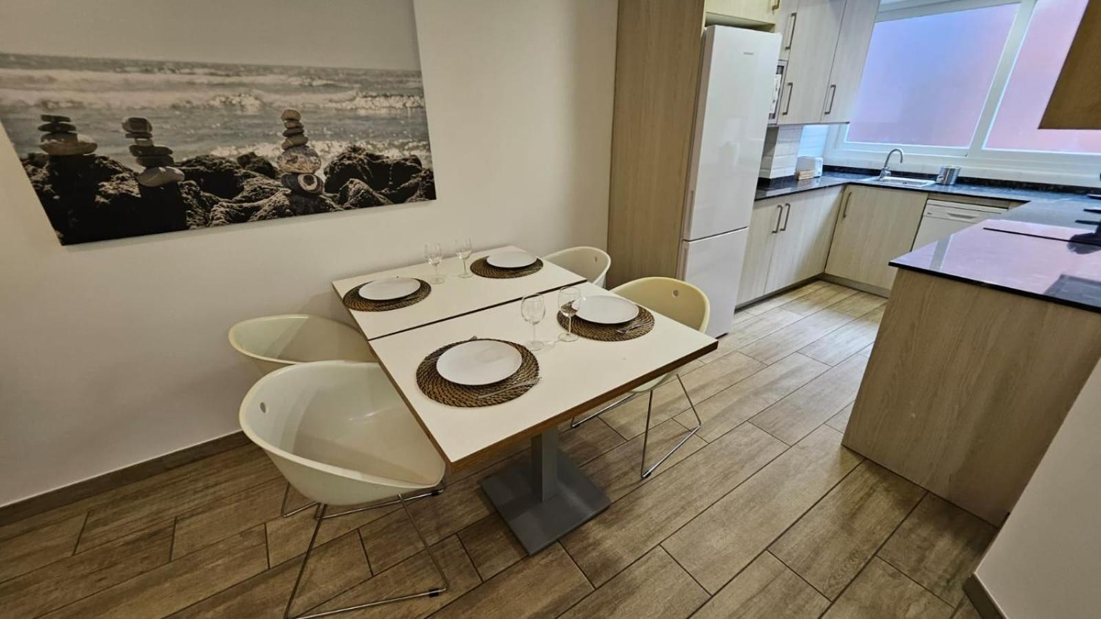 Luminoso 6 Personas Pueblo Nuevo Apartamento