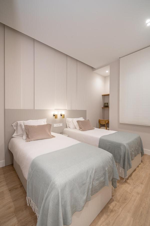 Apartment Lalatina Iv Calle Conde De Romanones 4br 4bh Madrid