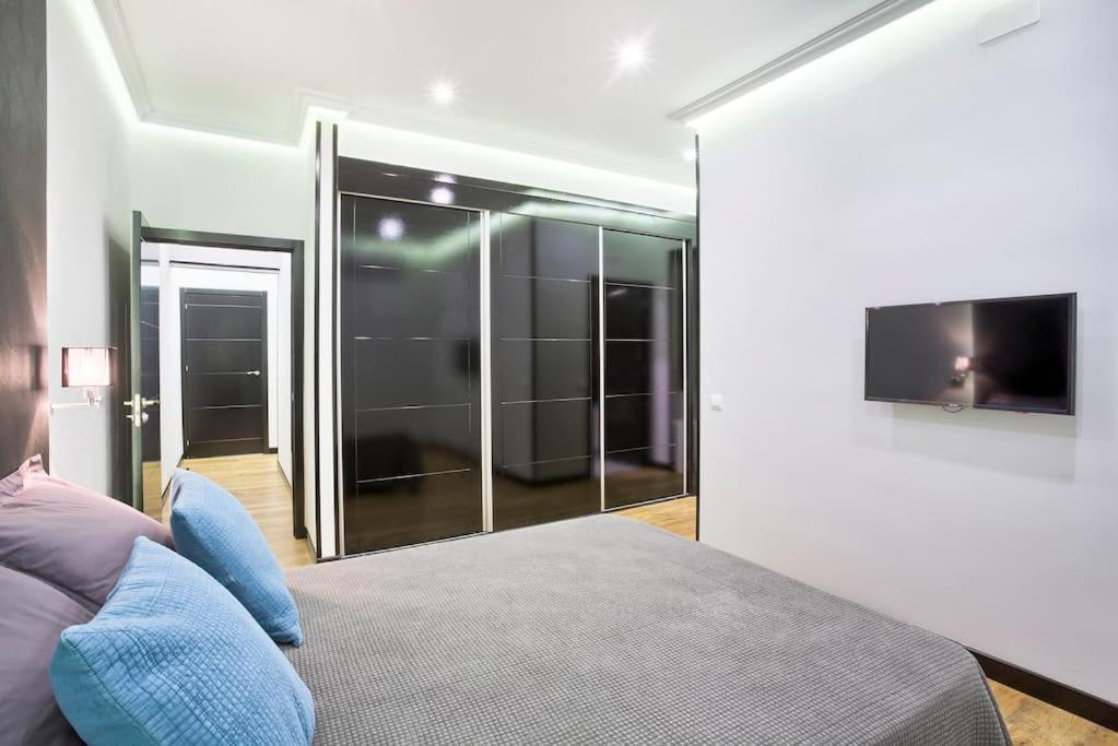 Claudio Coello I, By Presidence Apartment *