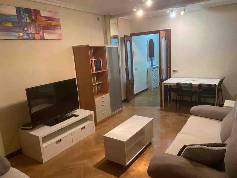 Apartamento Piso Amplio, Iluminado Y Muy Bien Comunicado