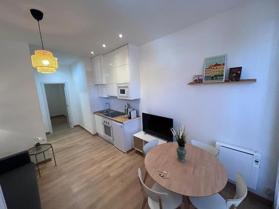 On Street Level In Vallecas. Pnu Apartment
