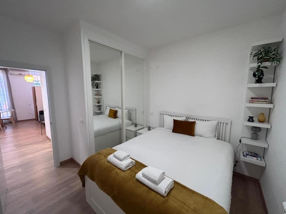 On Street Level In Vallecas. Pnu Apartment