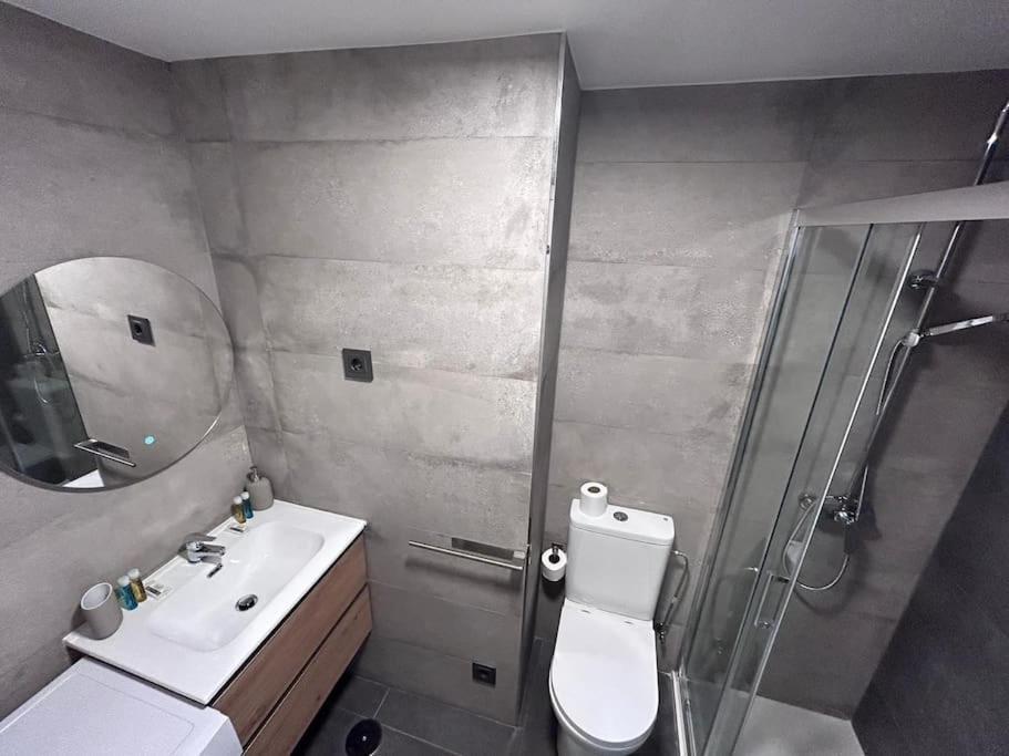 On Street Level In Vallecas. Pnu Apartment *