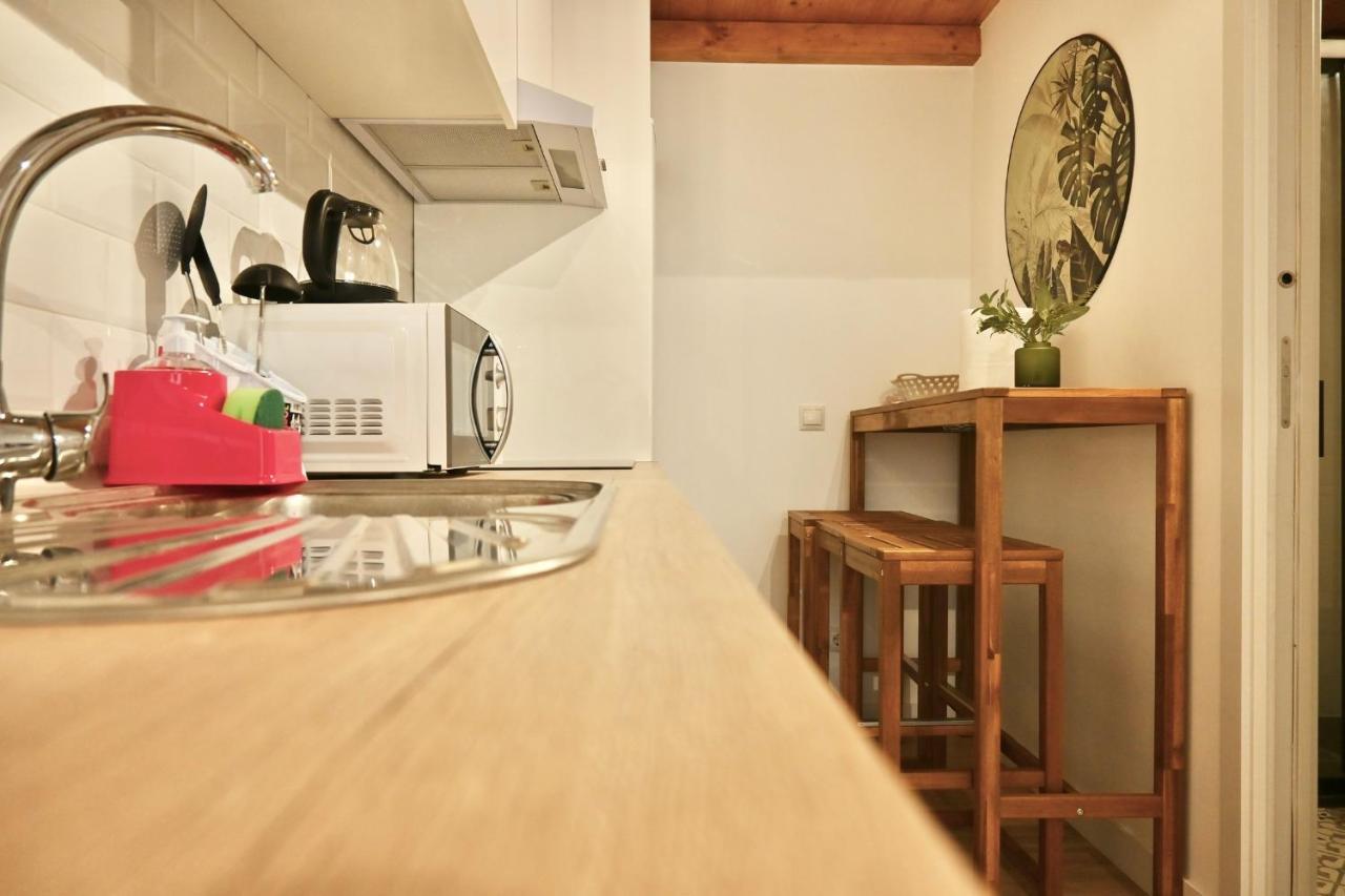 Encantador Estudio Temporal Con Cama En Mezanine Cerca De La Vibrante Avenida Albufera Mpe35 Apartamento Madrid