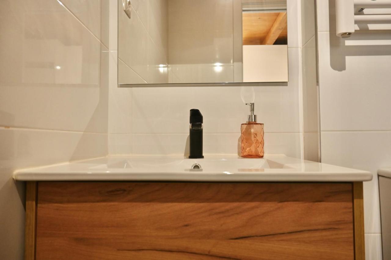 Apartamento Encantador Estudio Temporal Con Cama En Mezanine Cerca De La Vibrante Avenida Albufera Mpe35 *