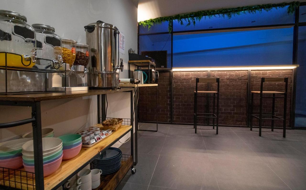 Madriz Hostal *