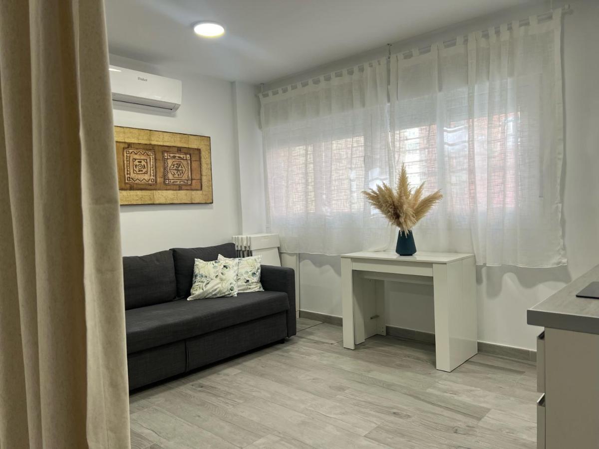 Apartment Para 10 Personas En Barrio Del Pilar Madrid