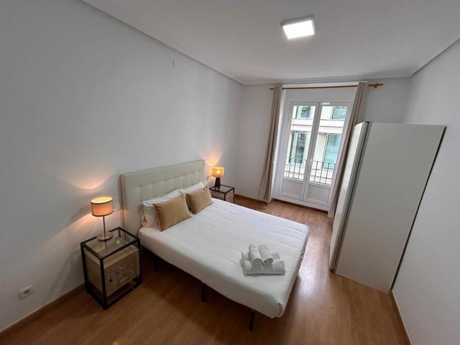 Stunning In Gran Via For 4 People. S3 Apartamento Madrid