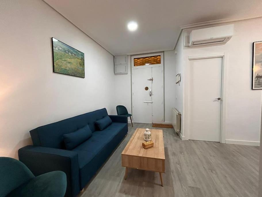 Stunning In Gran Via For 4 People. S3 Apartamento Madrid