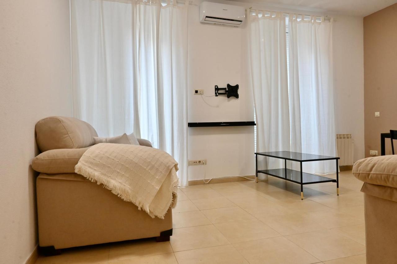 For Acogedor Temporal De 1 Y Salon, A Pasos De Gran Via Inf3d Apartamento *