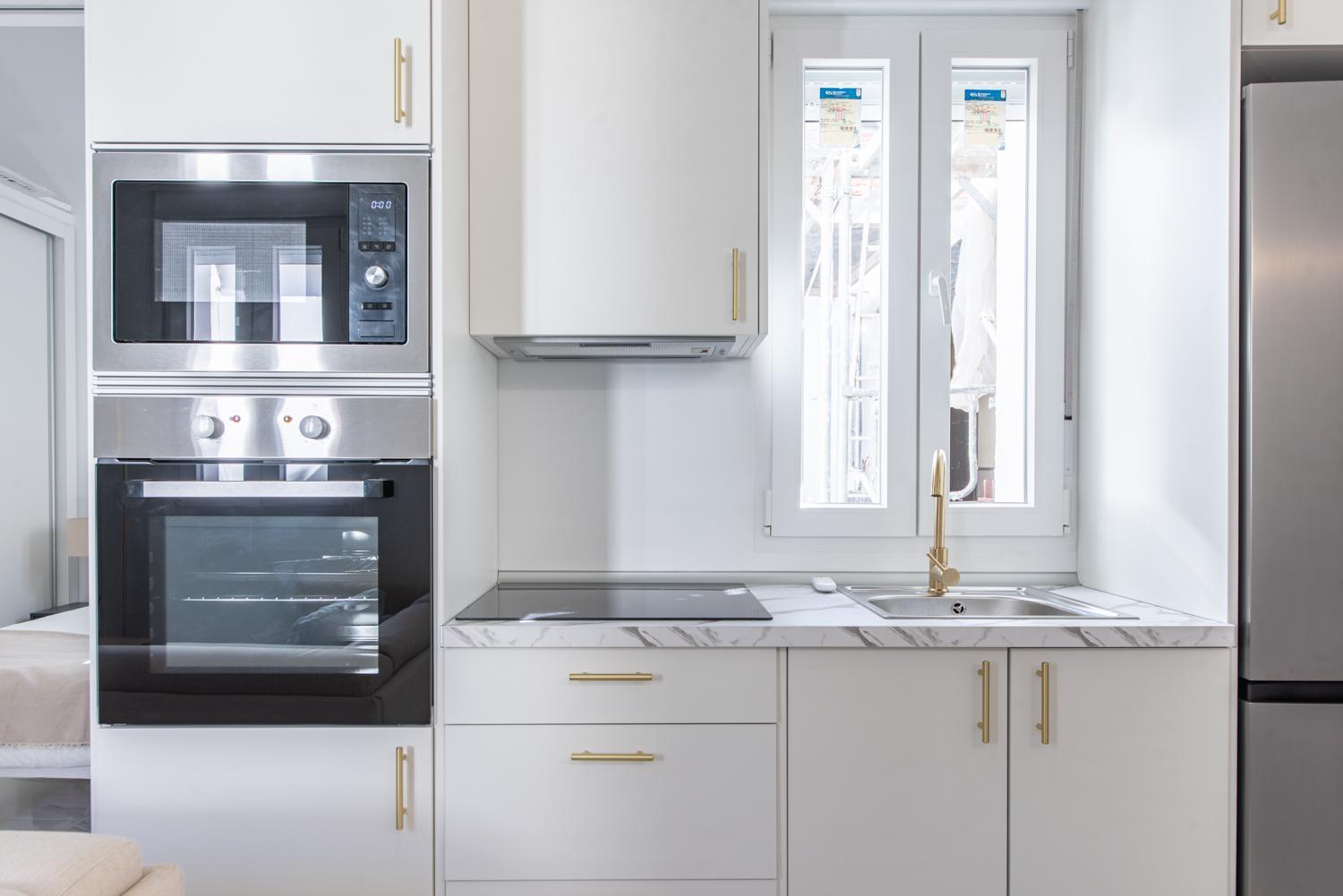 Deluxe. 2br 1bt. Elevator. Madrid
