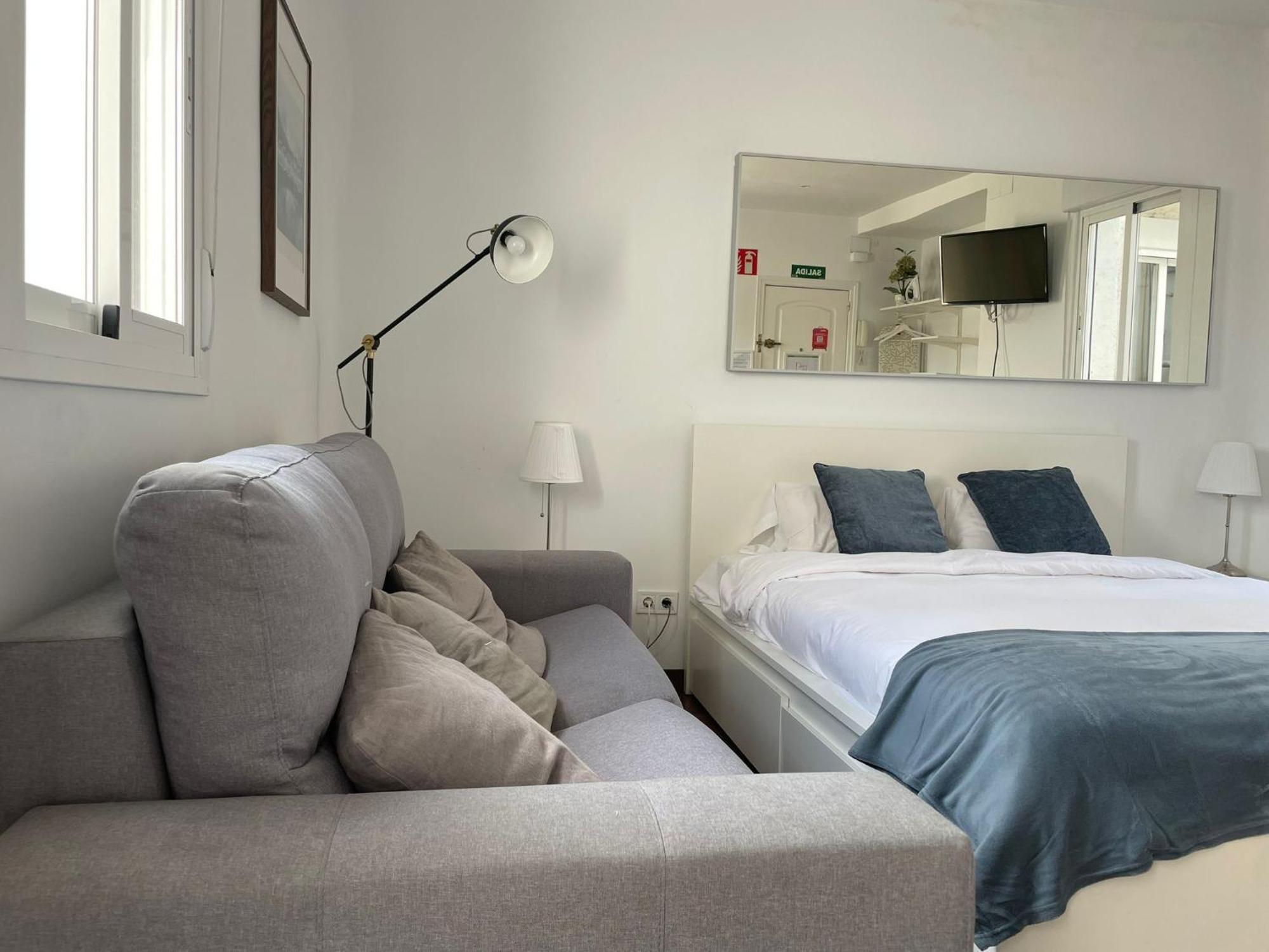 Estudio Con Terraza Ibizaretiro I * Madrid
