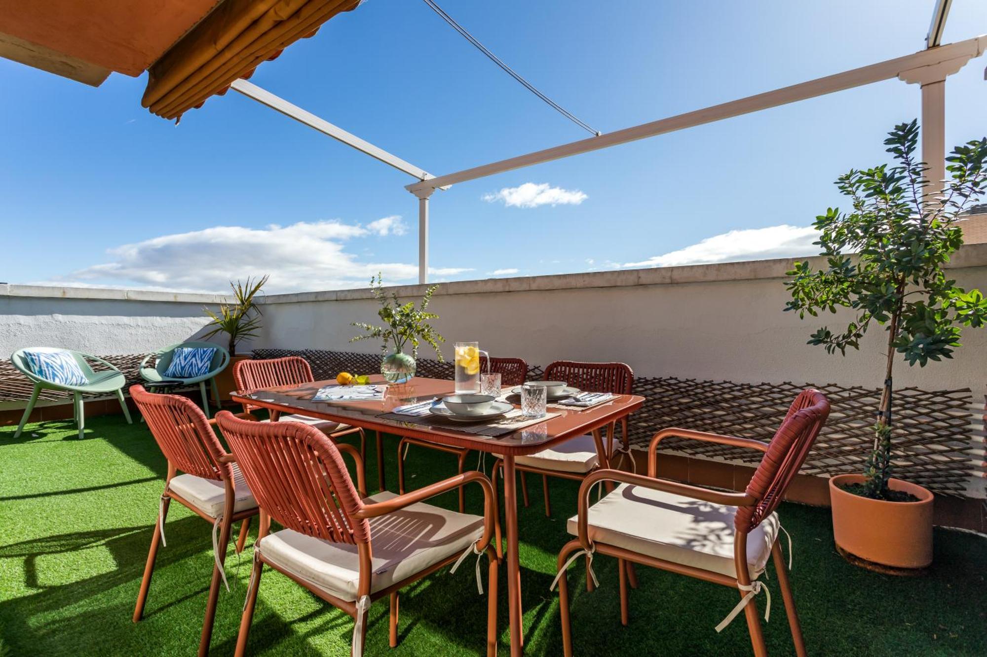 Apartamento Atico Con Terraza, Parking Y Piscina