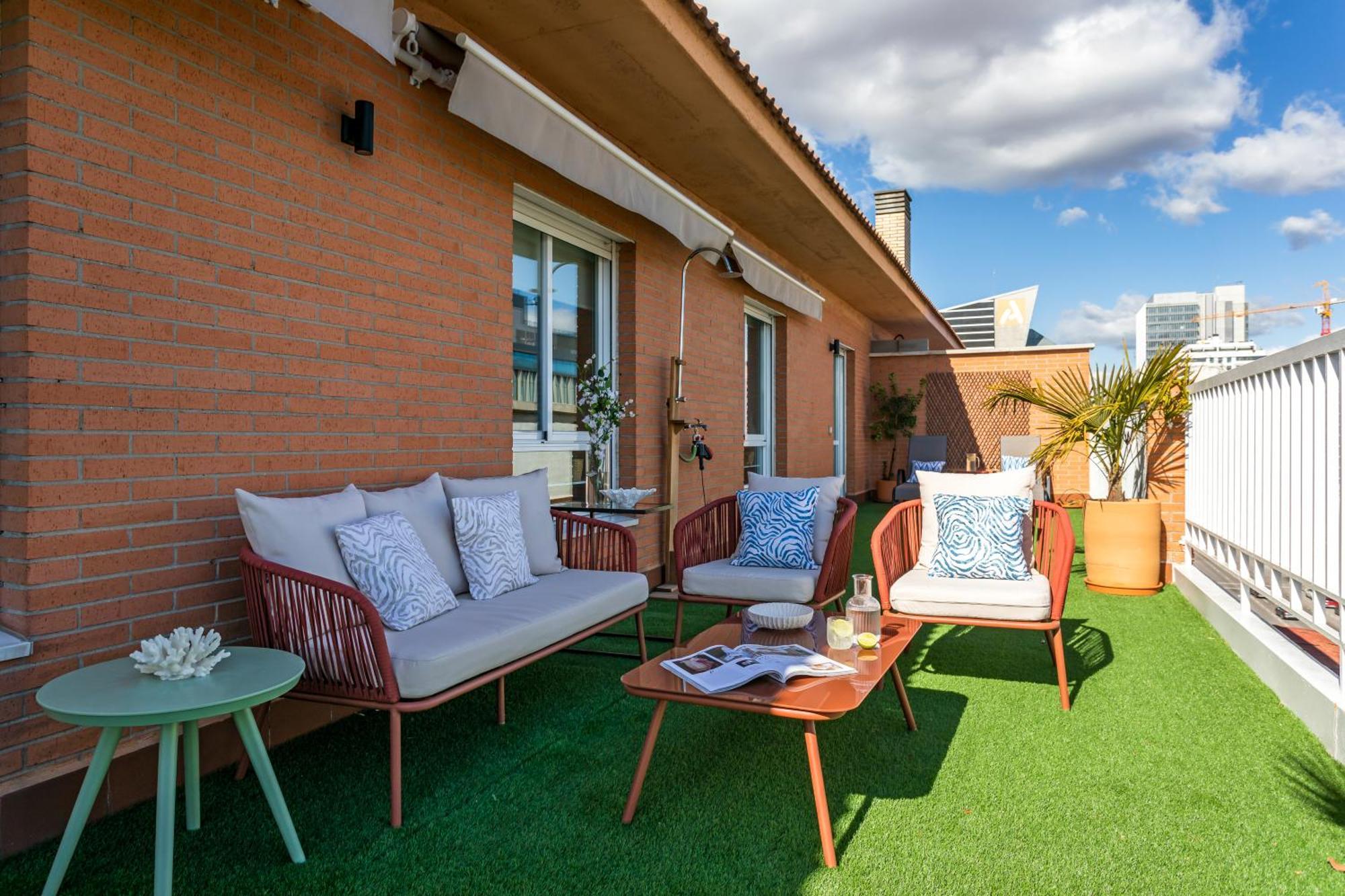 Apartamento Atico Con Terraza, Parking Y Piscina *