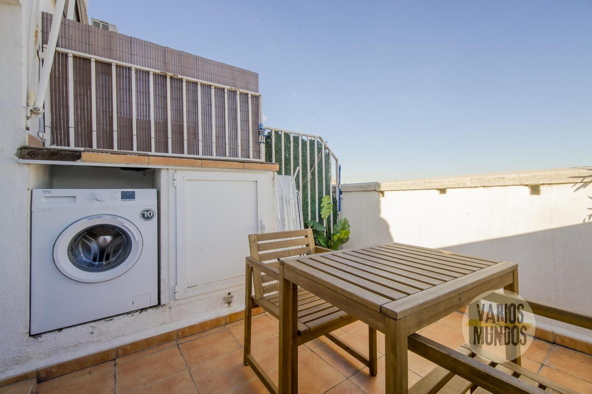 Fabuloso Atico Doble Altura 3pax En Chueca Apartamento
