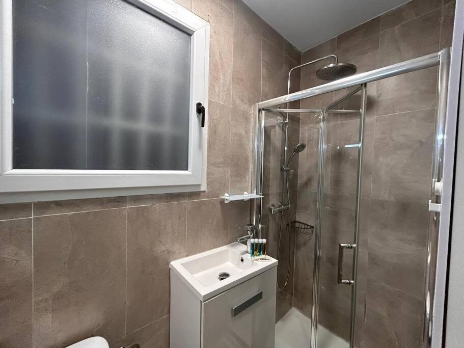 Centrally Located Flat In M80.8 Apartment *