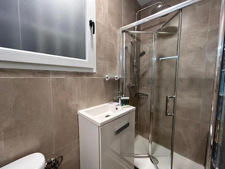Centrally Located Flat In M80.8 Apartment