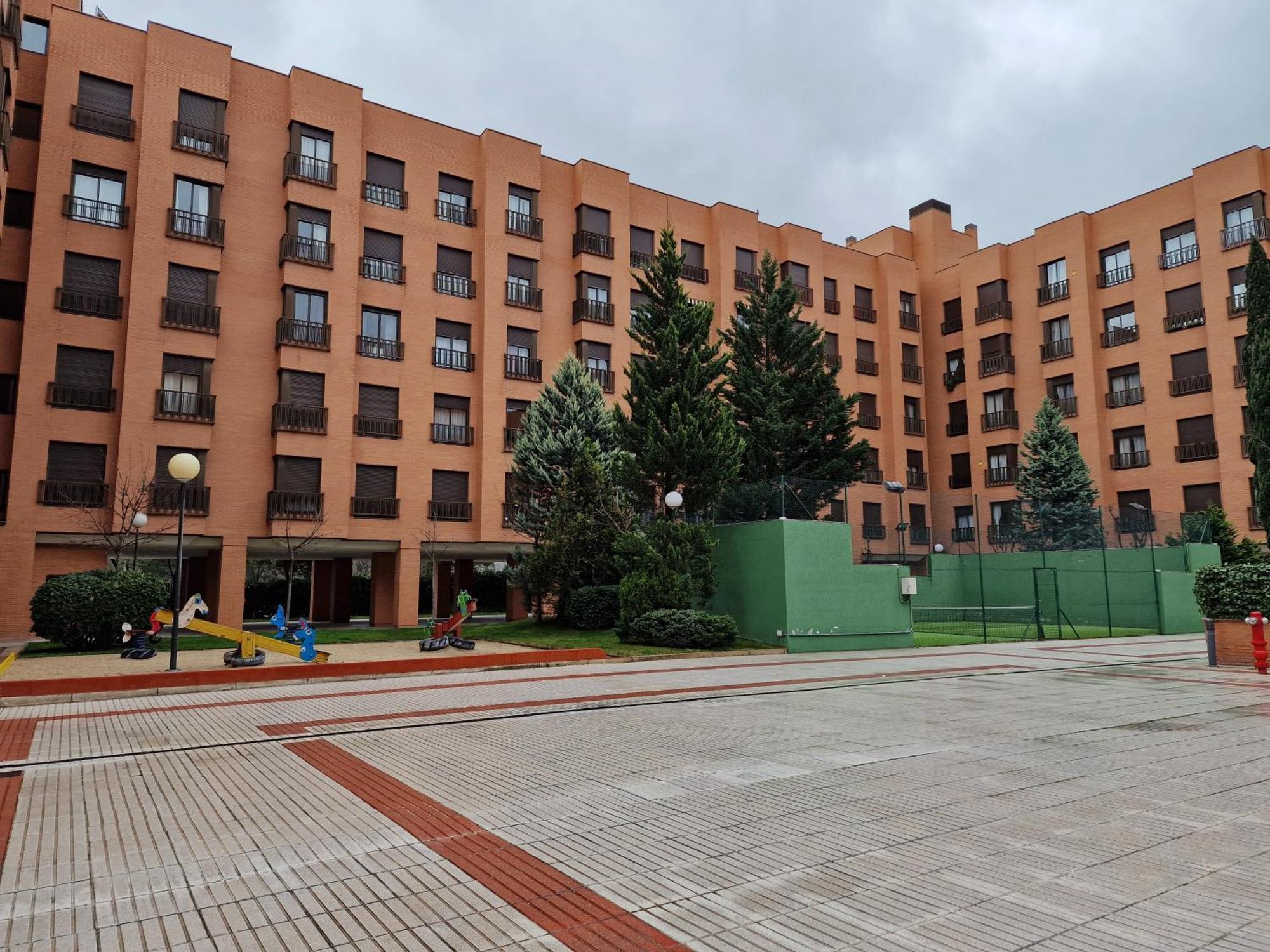 Samaniego, Piscina Y Garaje Junto Civitas Metropolitano Y Aeropuerto Apartamento