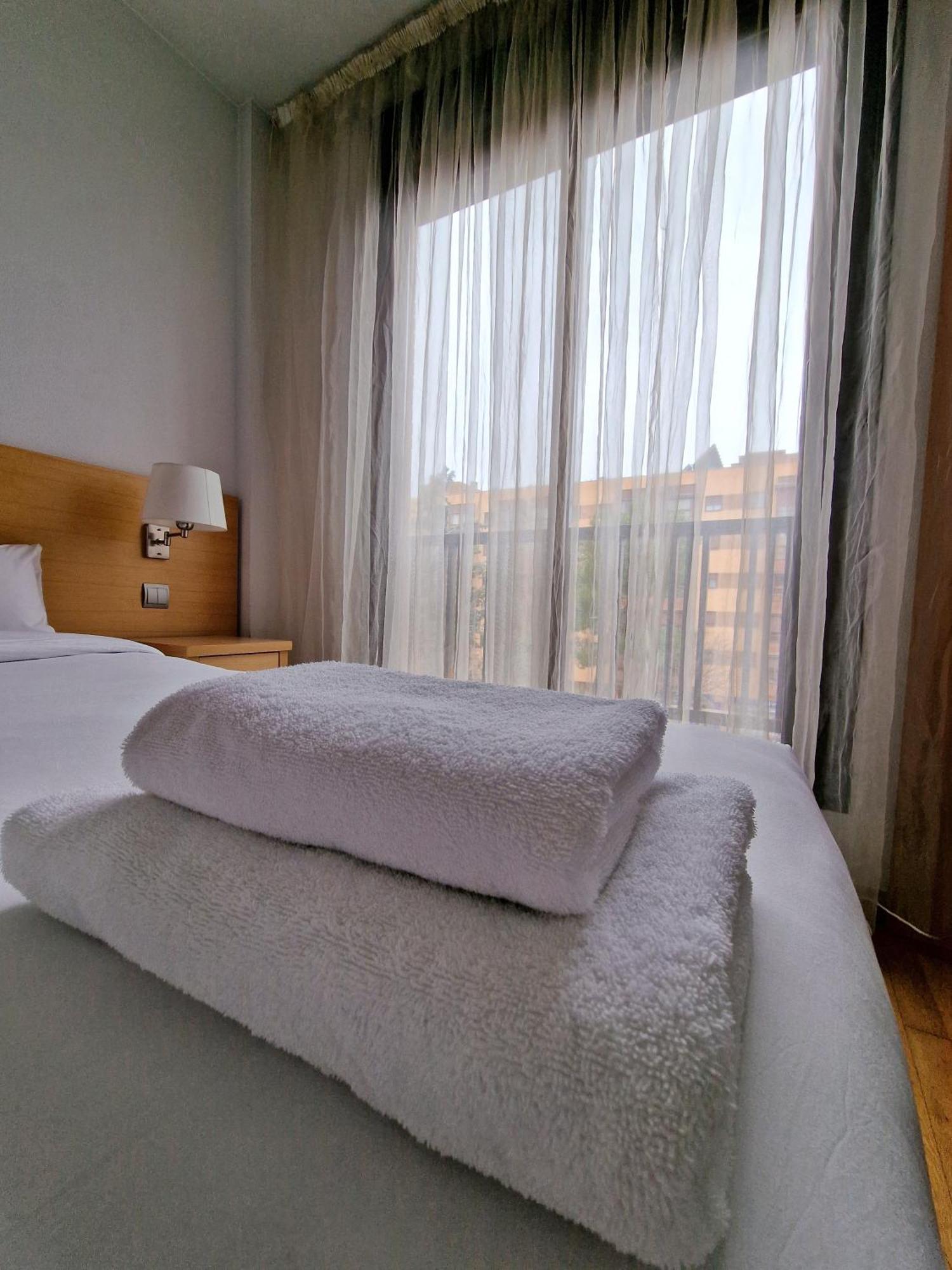 Samaniego, Piscina Y Garaje Junto Civitas Metropolitano Y Aeropuerto Apartamento
