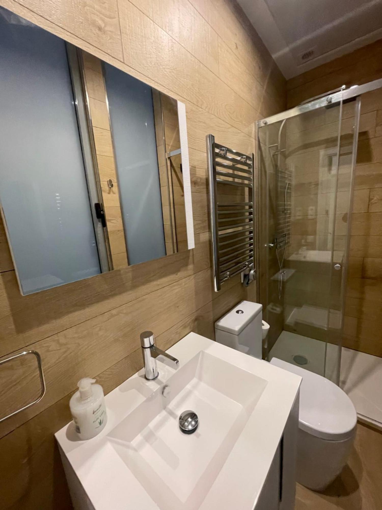 Casa De Huespedes Almirante Apartamento Madrid