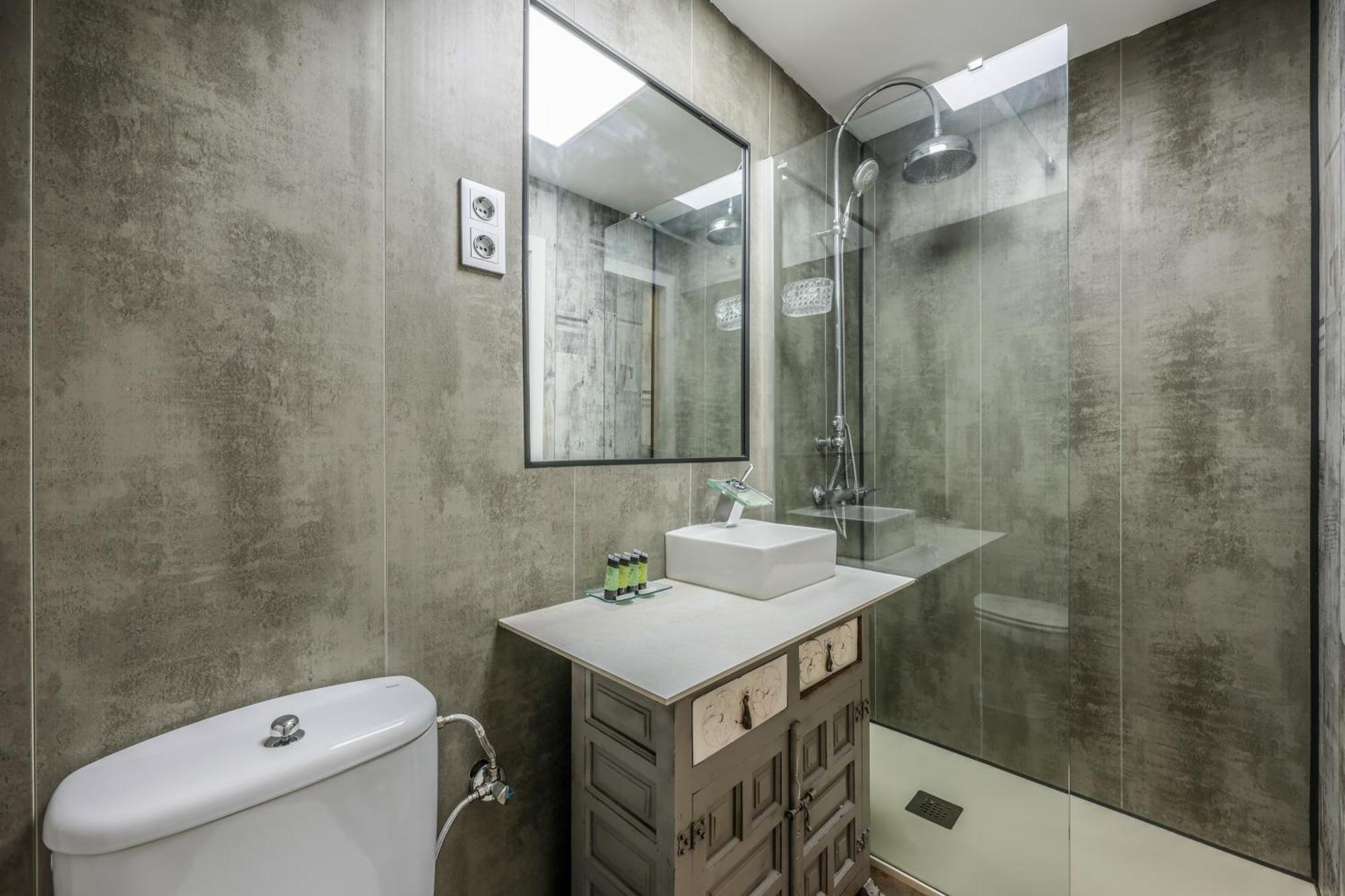 Algaba 28 Estudio San Isidro-oporto-vistalege * Madrid