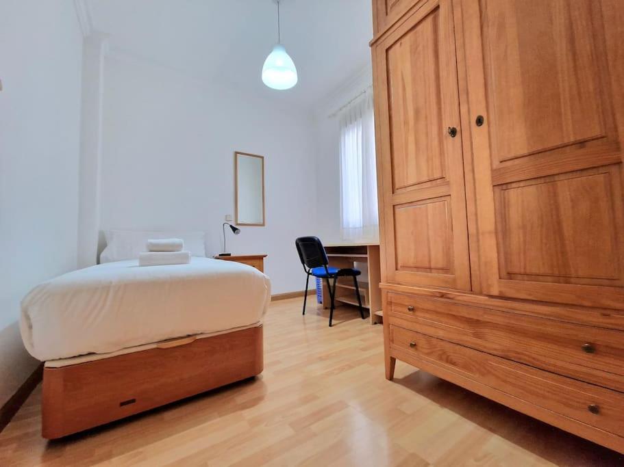 Reina Cristina, 3 Individuales En Atocha-retiro Apartamento