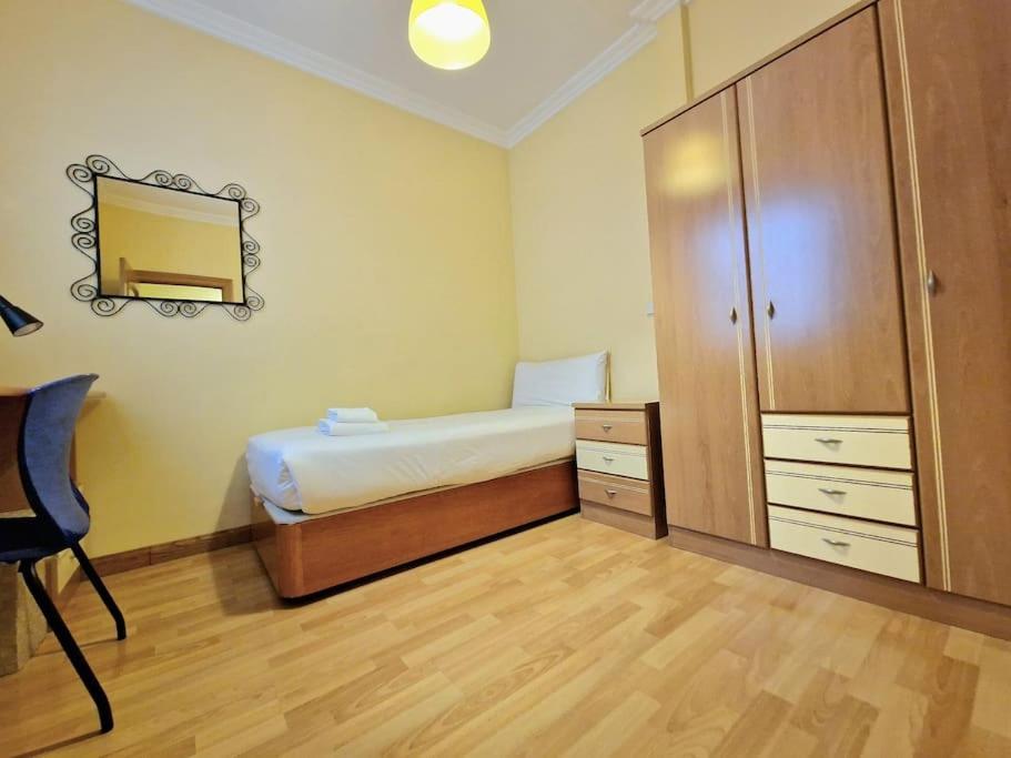 Reina Cristina, 3 Individuales En Atocha-retiro Apartamento *