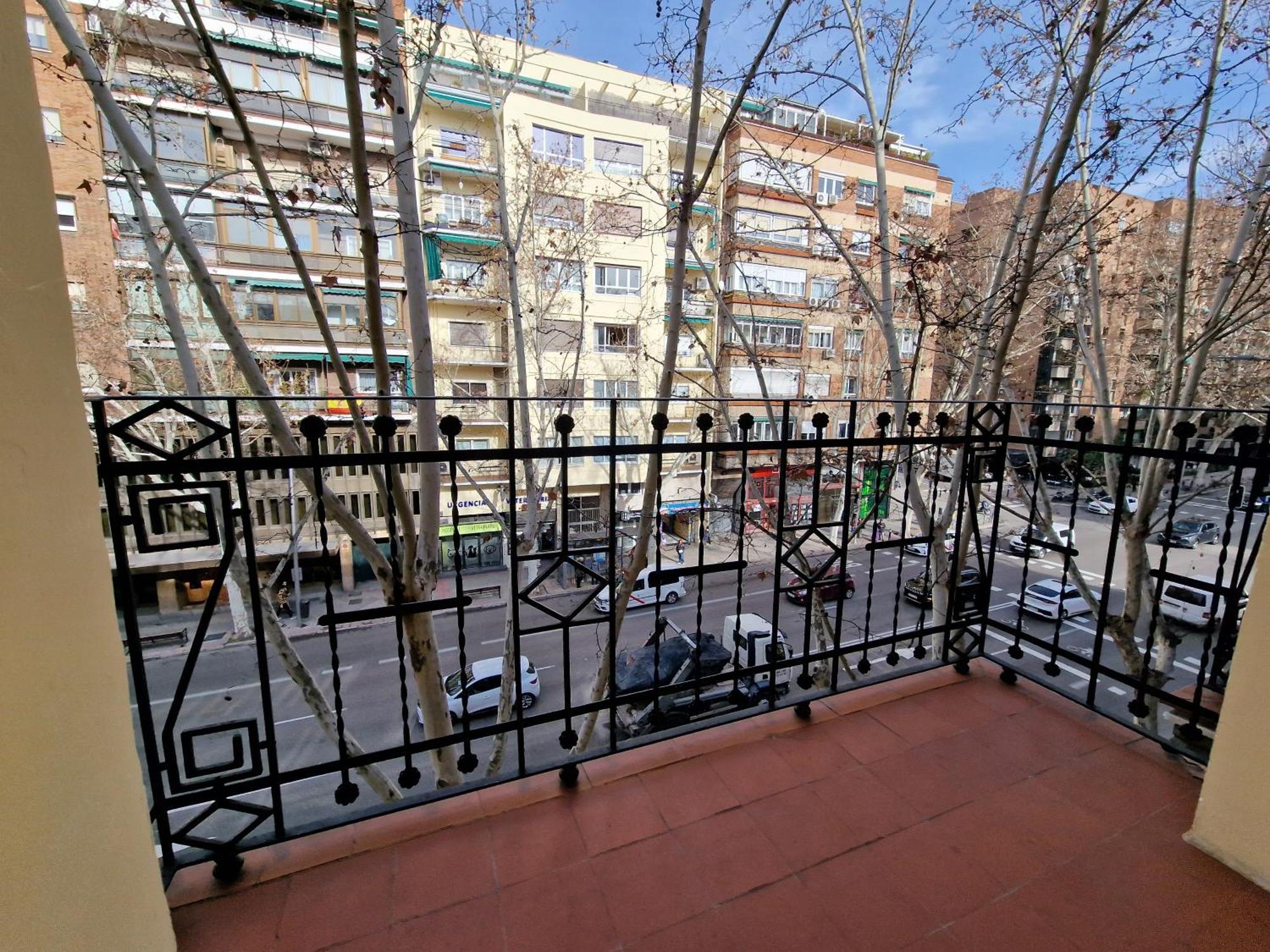 Apartamento Reina Cristina, 3 Individuales En Atocha-retiro *