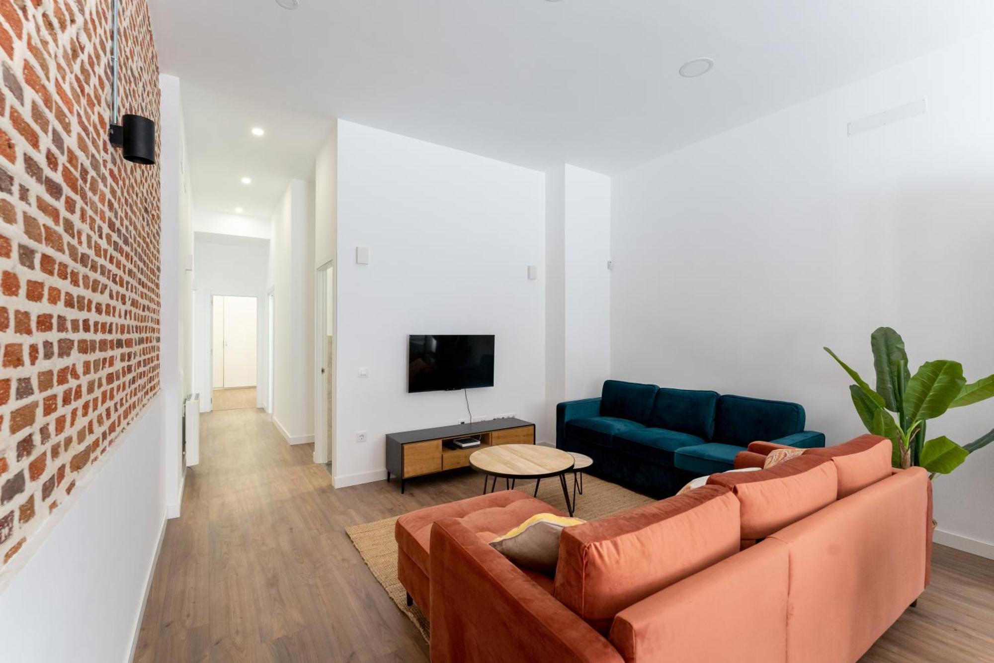 Luxe North Apartment