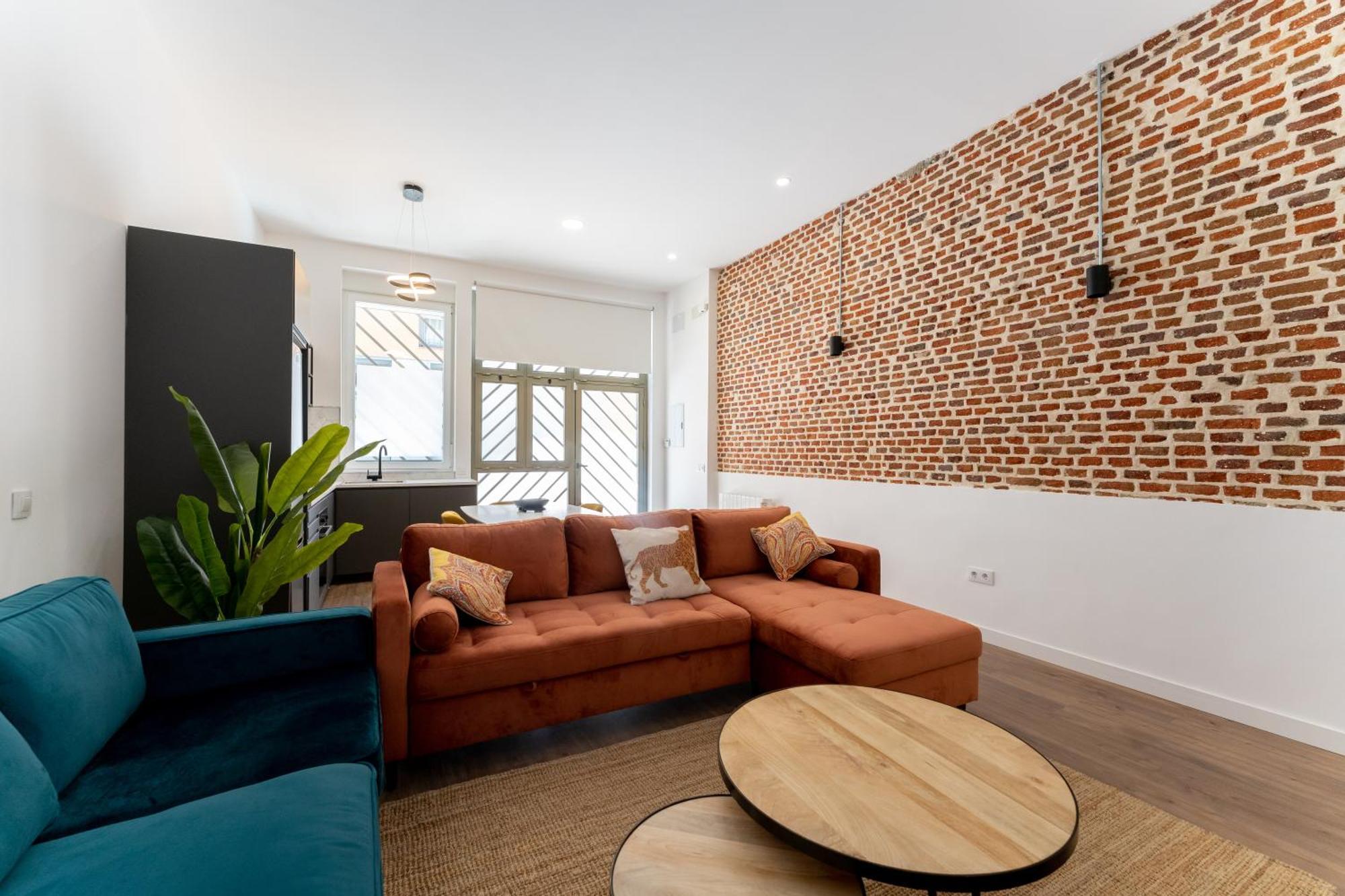 Luxe North Apartment