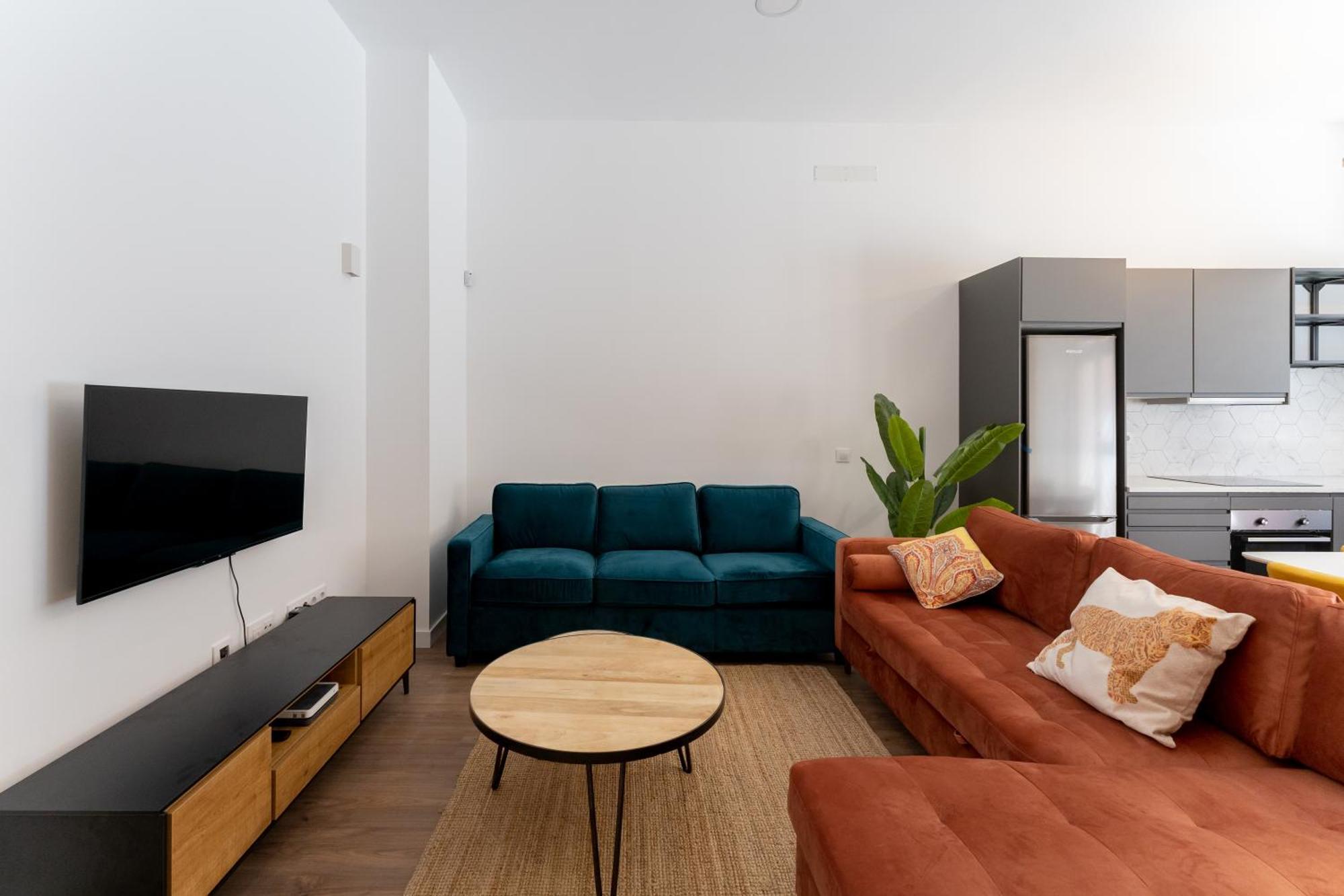 Luxe North Apartment