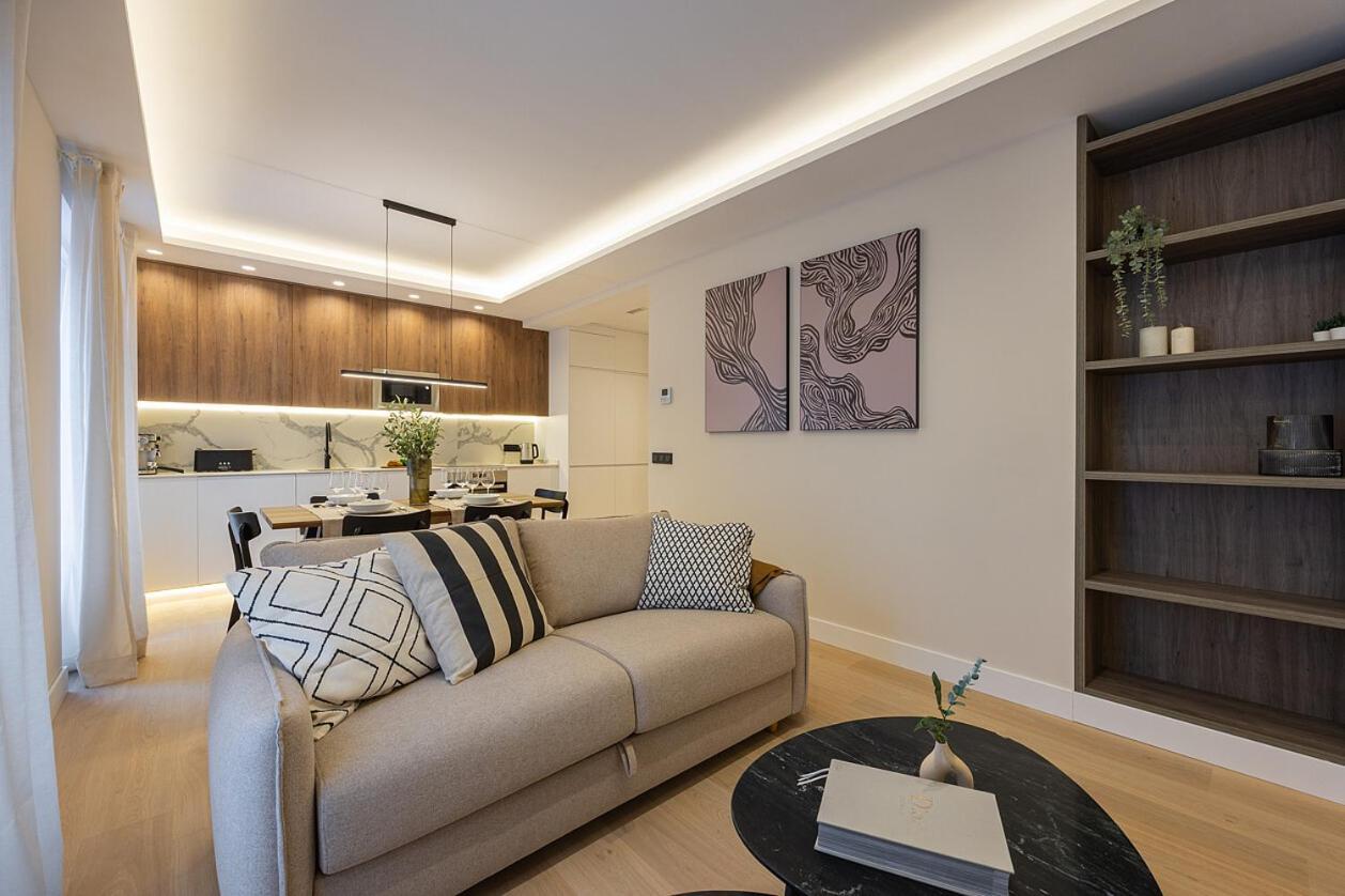 Gran Via Xv Calle De Conchas 4br 4bh Apartment Madrid