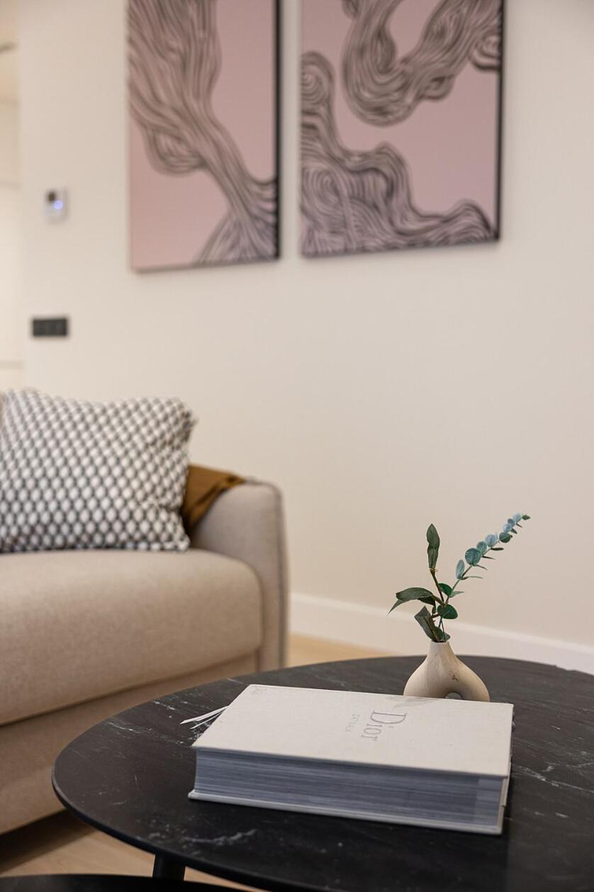 Apartment Gran Via Xv Calle De Conchas 4br 4bh *