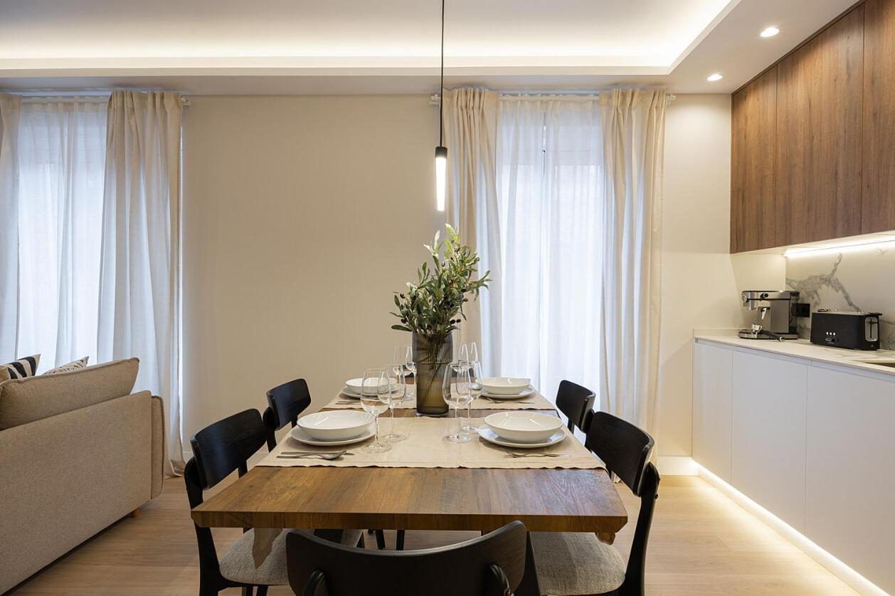 Gran Via Xv Calle De Conchas 4br 4bh Apartment Madrid