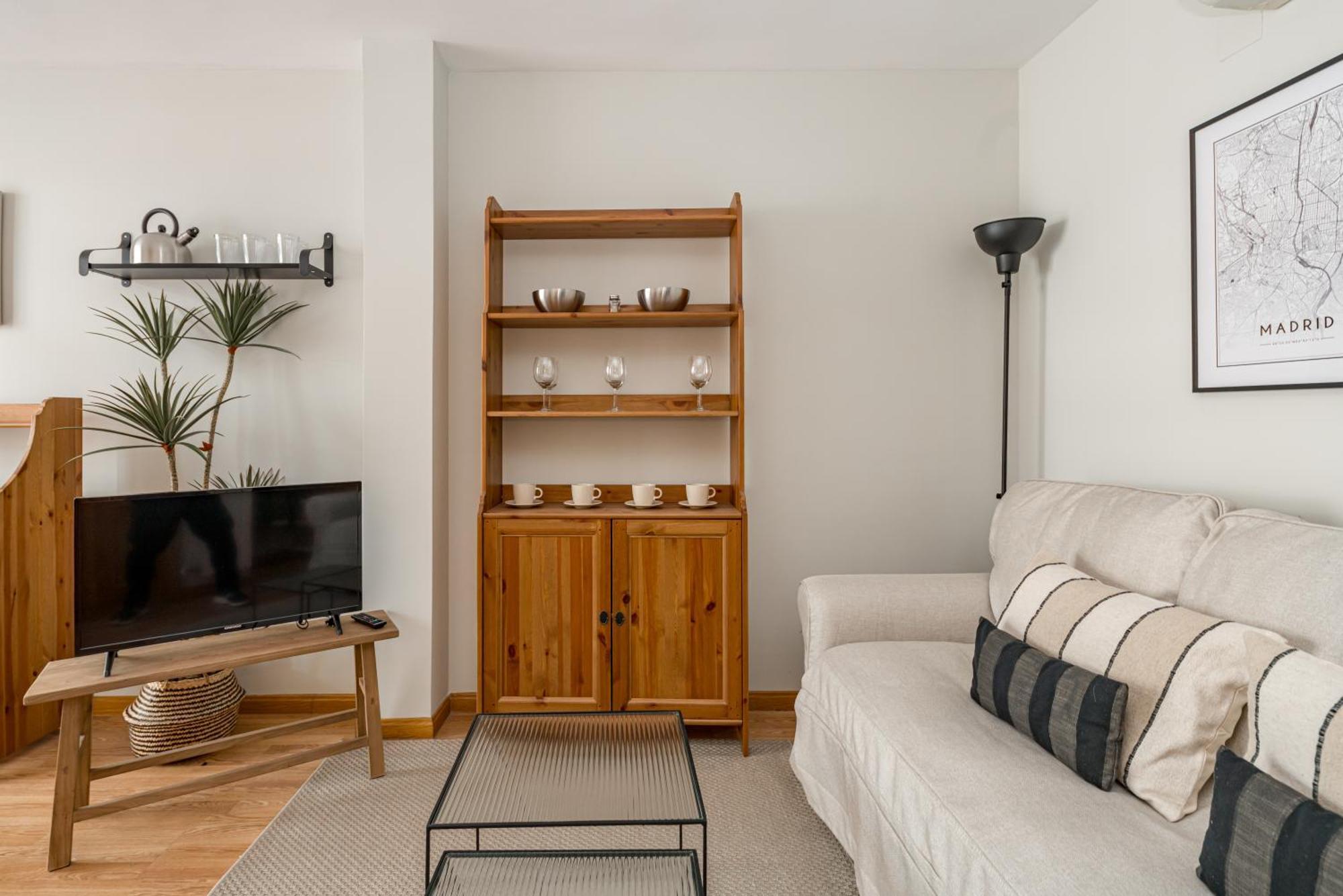 2br Av America Bernabeu Stadium Apartment Madrid