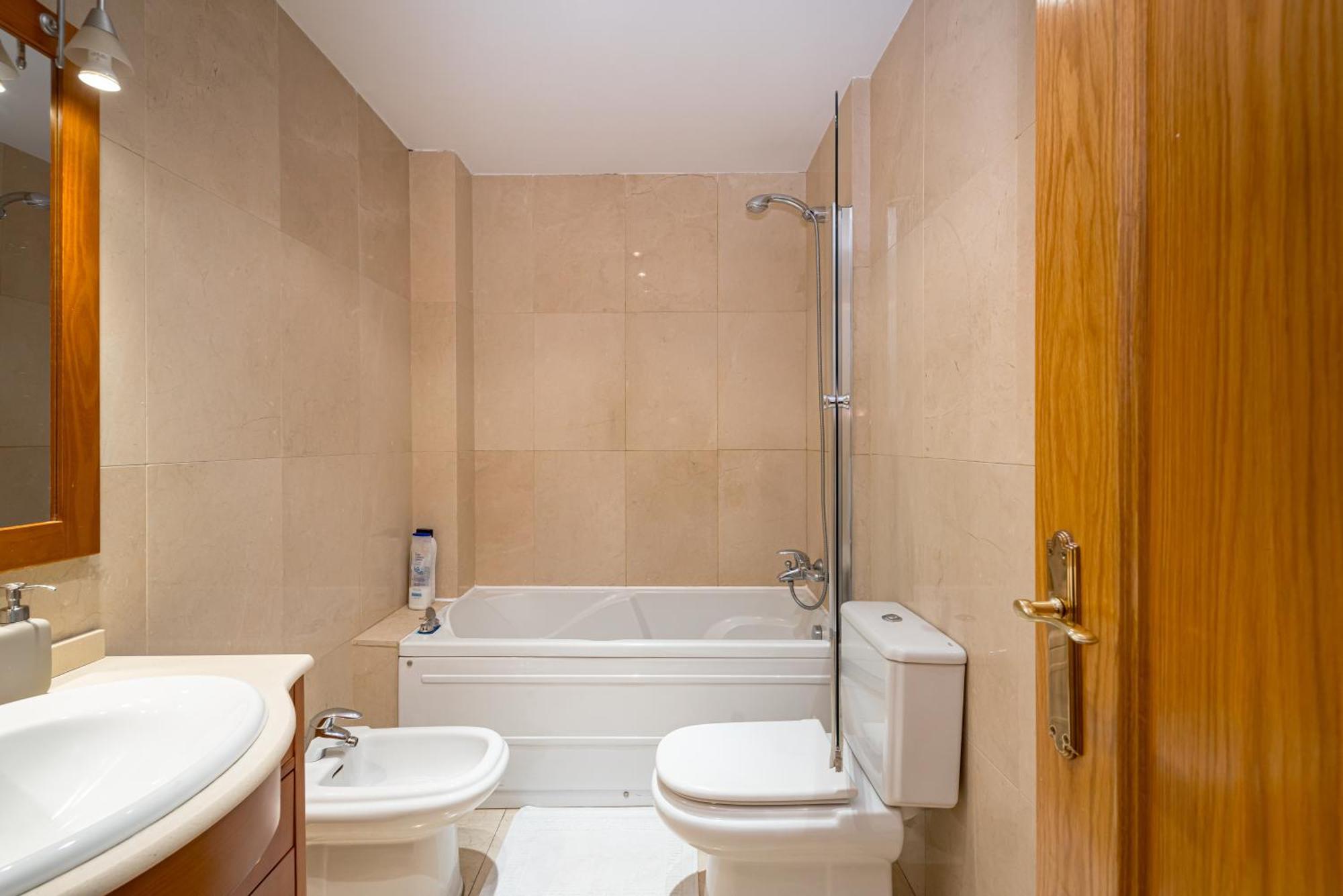 2br Av America Bernabeu Stadium * Madrid