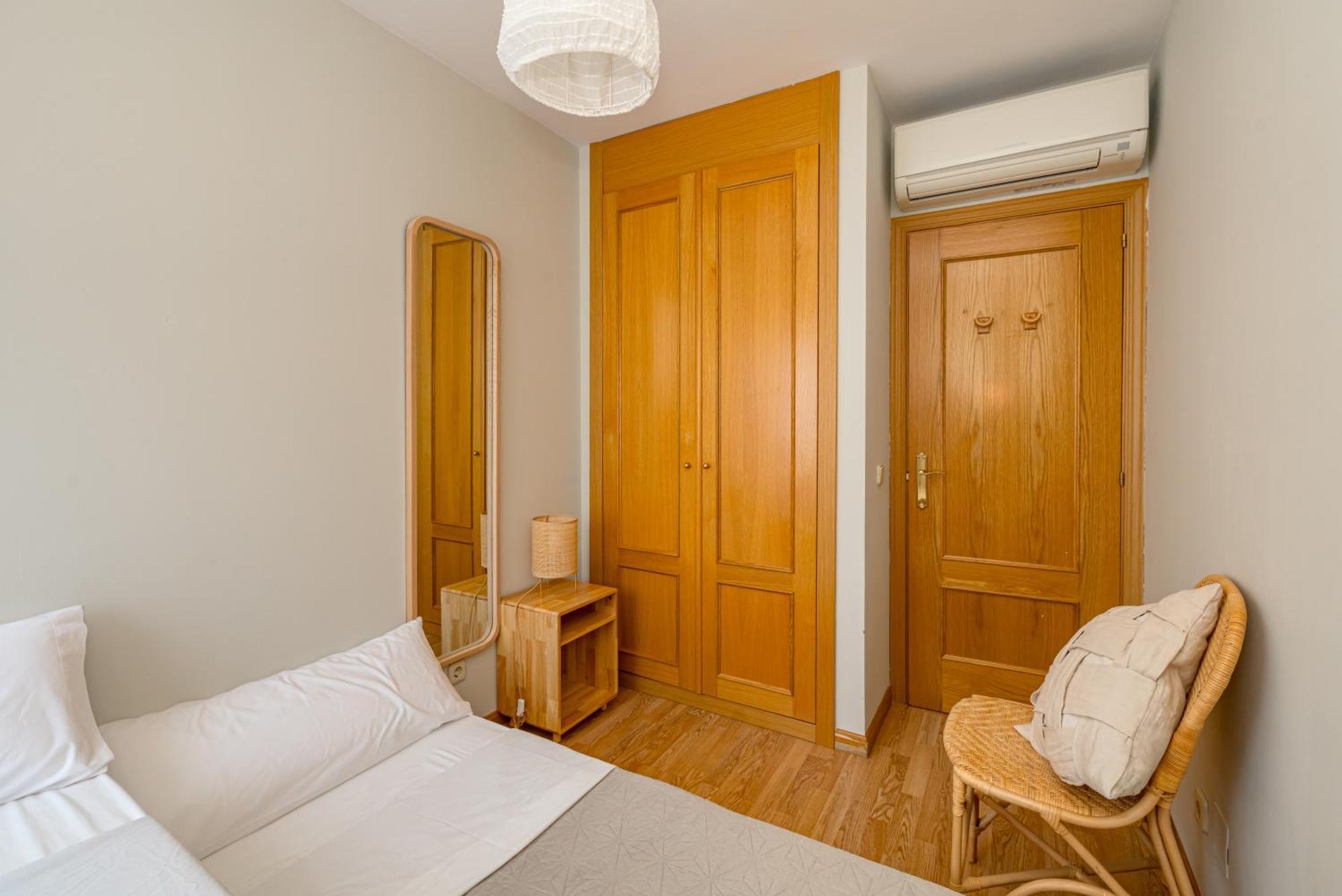 Apartment 2br Av America Bernabeu Stadium Madrid