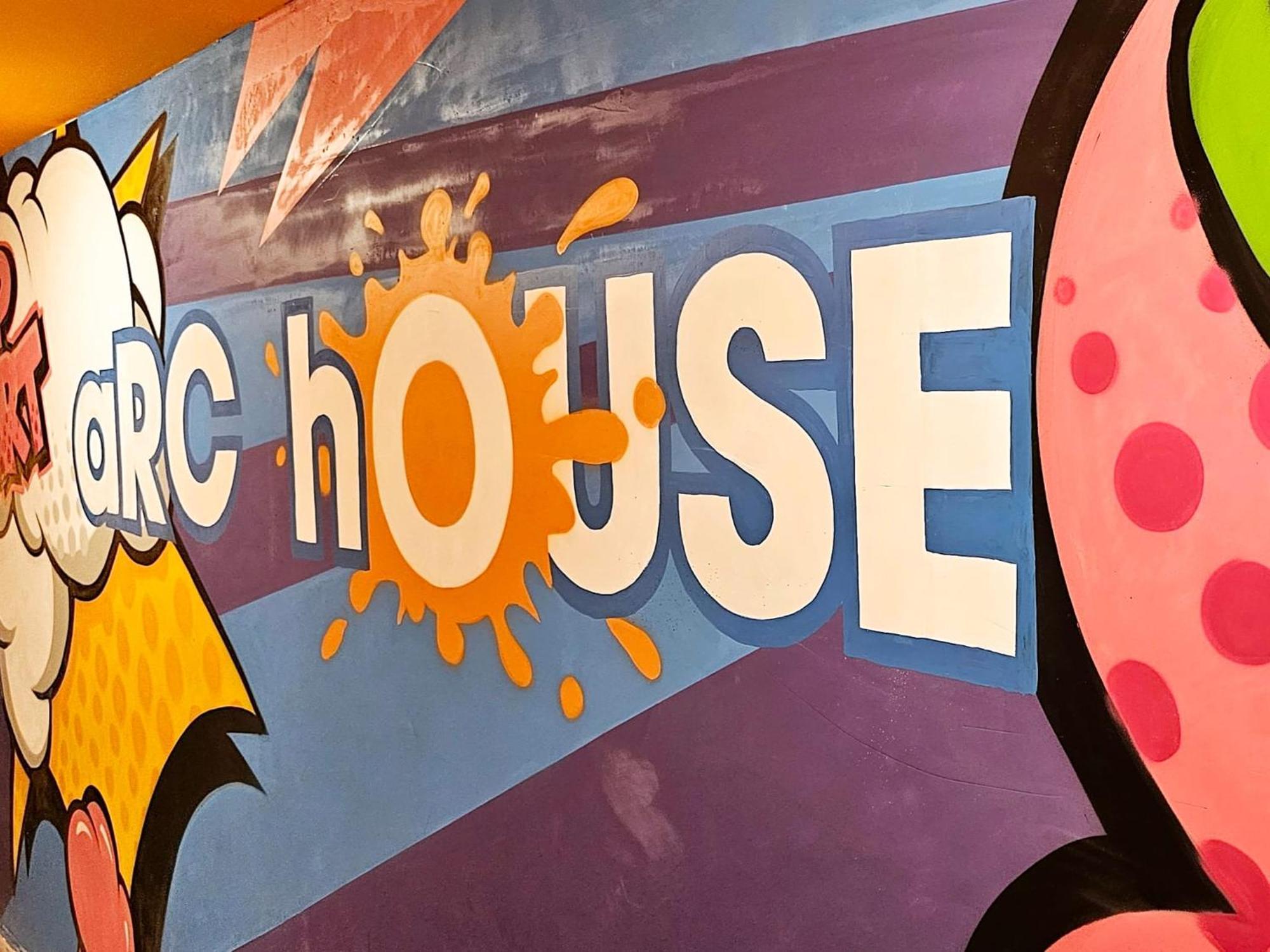 Hostel Arc House Pop Art