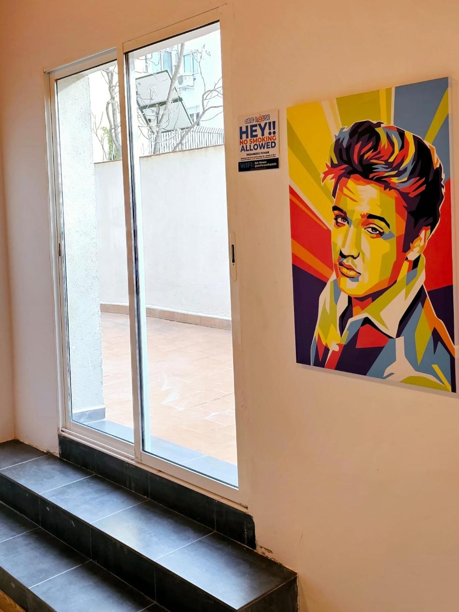 Arc House Pop Art Hostel *
