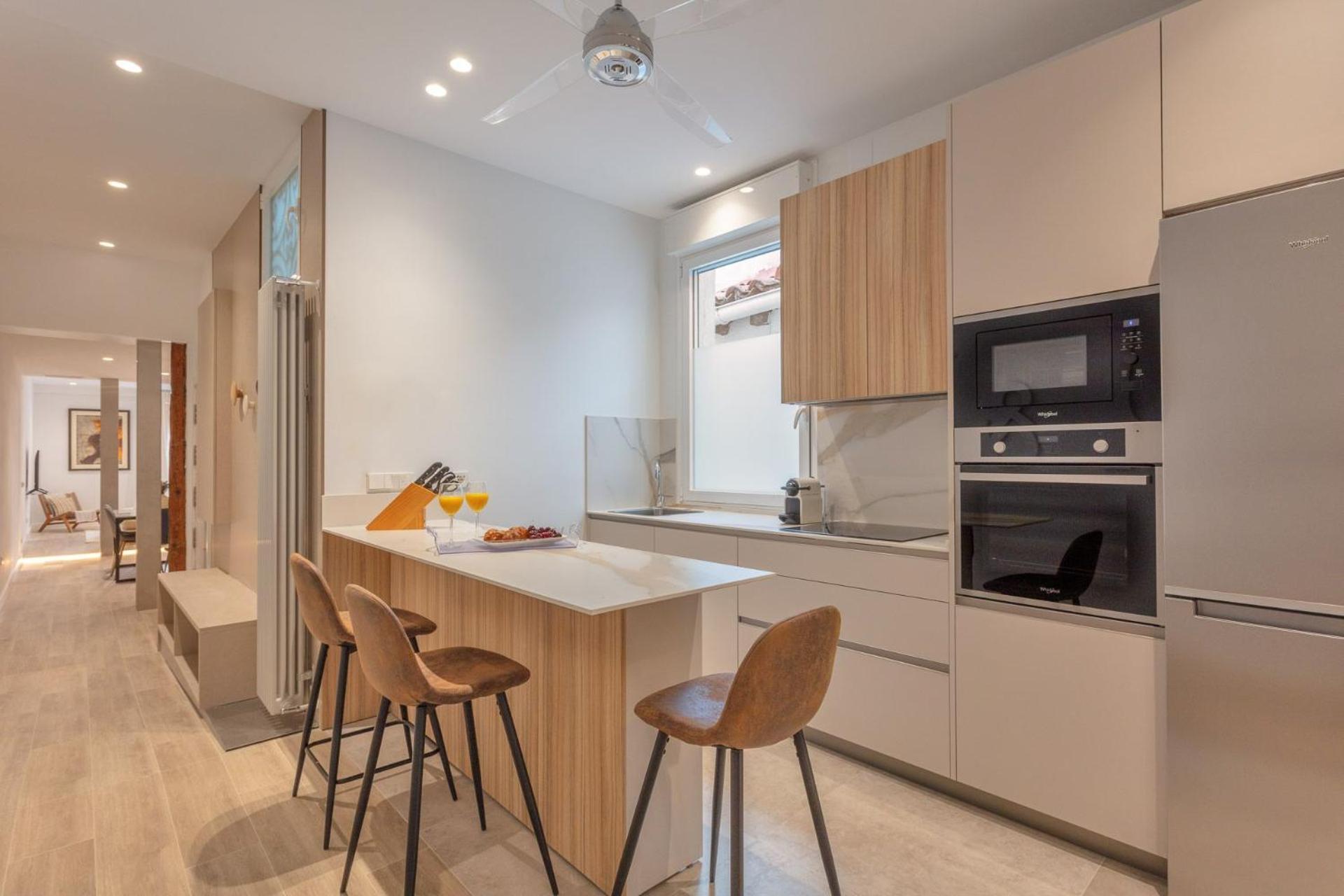 Spacious 2-bedroom In Steps Away From Plaza Espana Conde Duque I Apartamento Madrid