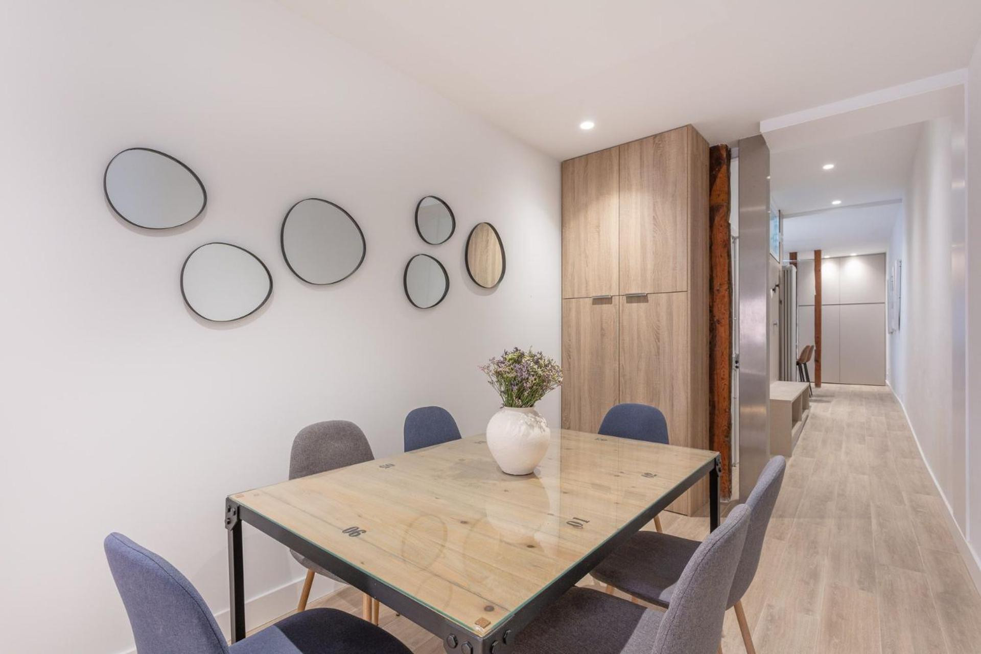 Spacious 2-bedroom In Steps Away From Plaza Espana Conde Duque I Apartamento